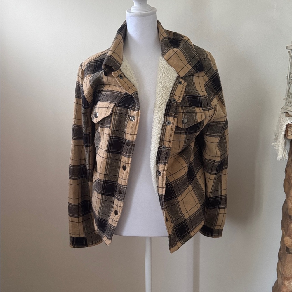 NWT Lucky Brand Black and Tan Plaid Teddy Jacket snap down Sherpa lined M - Picture 2 of 6